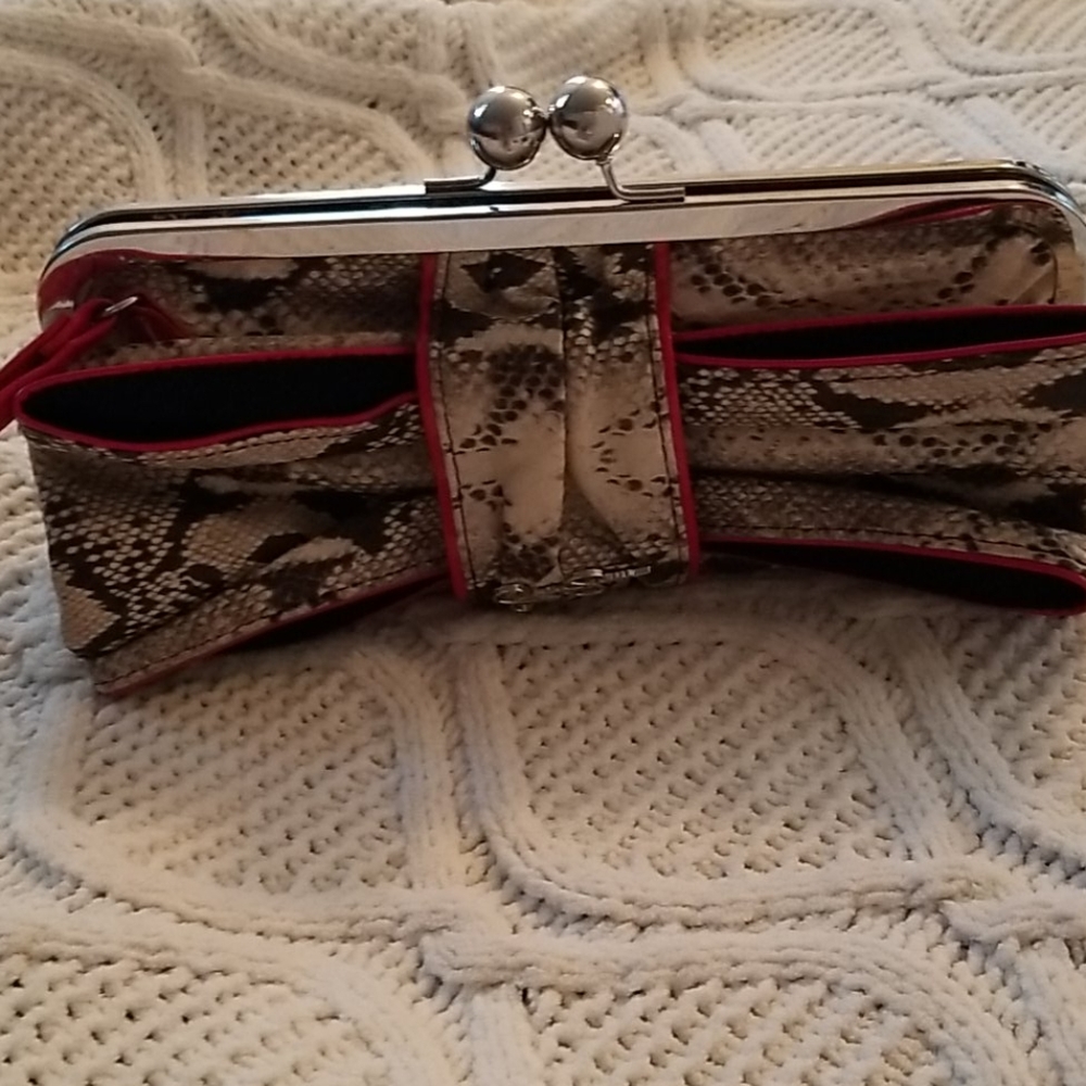 Jessica Simpson clutch